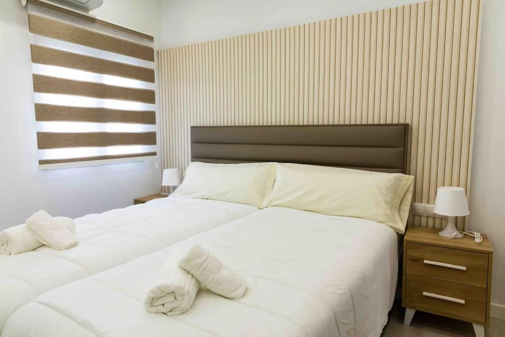 Modern 3-bed In Heart Of Apartament